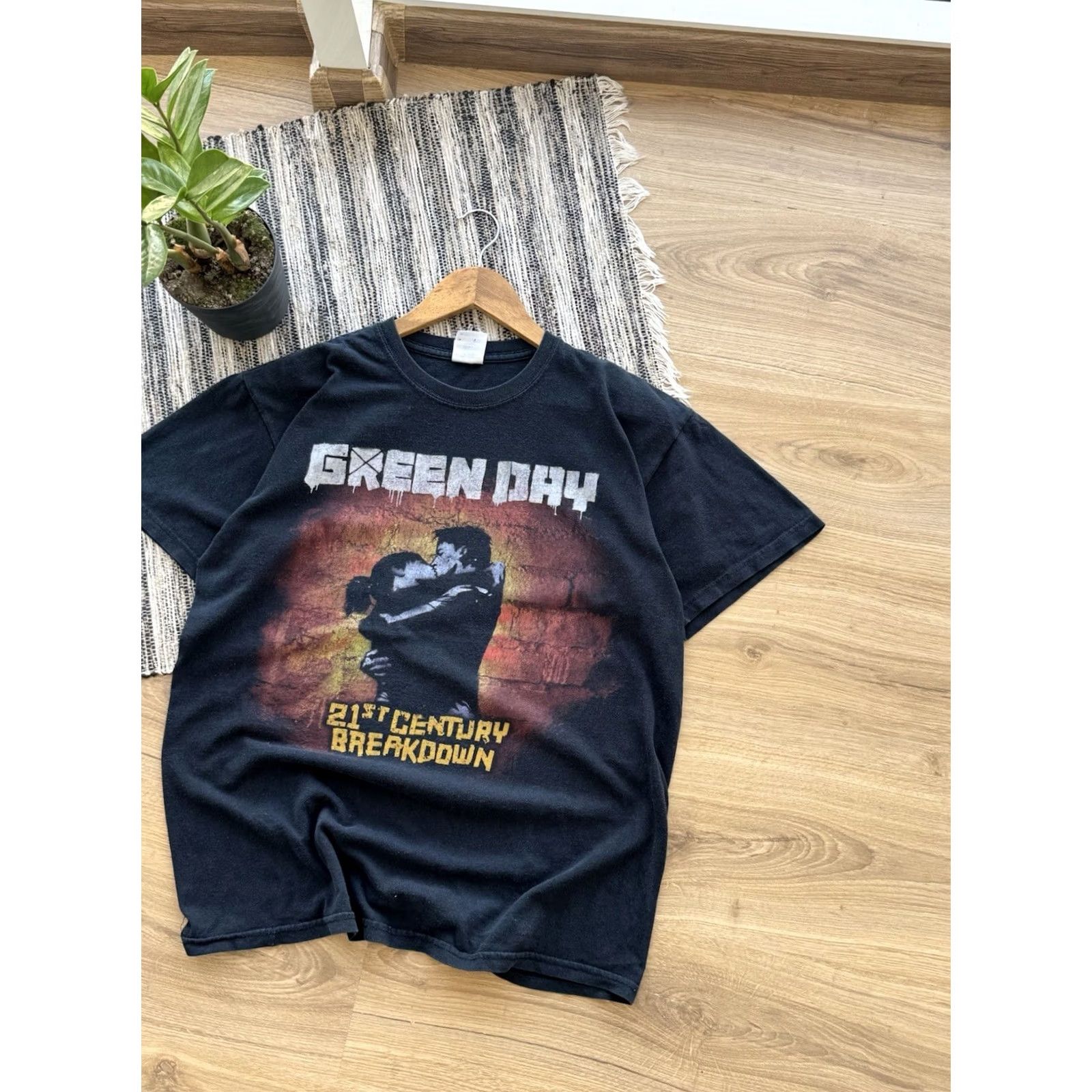 Gildan VINTAGE Green Day 21st Century Breakdown T-Shirt Gildan Size M Men Short Sleeve Graphic Print Black Cotton Rock Band Tee 90s Size US M / EU 48-50 / 2 - 2 Thumbnail