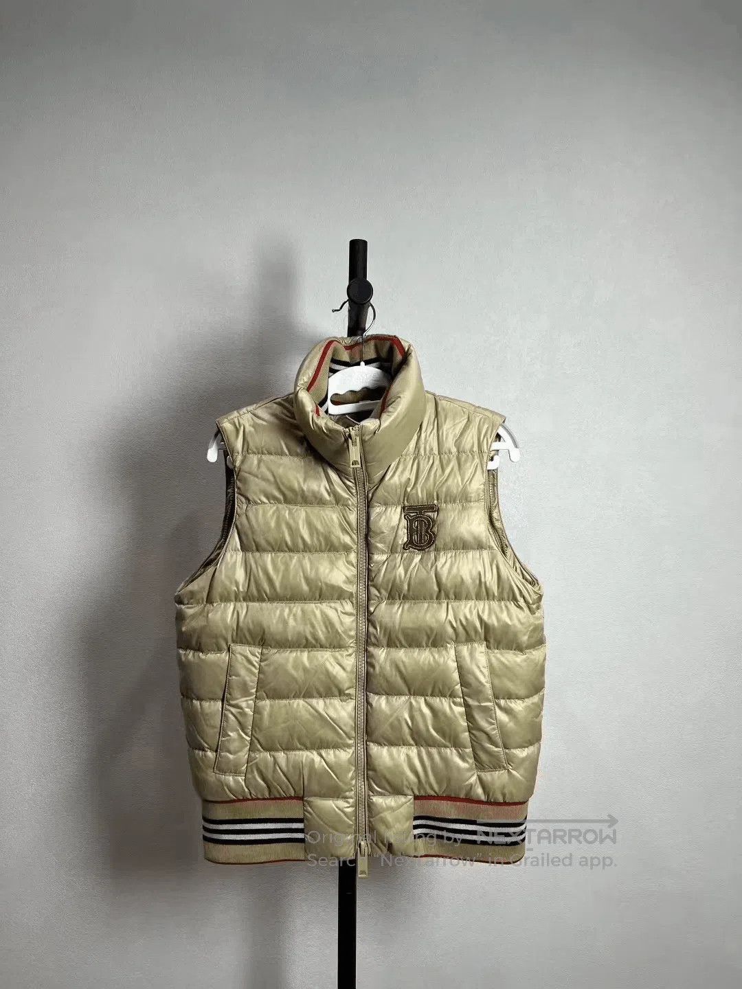 Burberry Burberry TB Embroidery Detachable Sleeve Down Jacket. Size S / US 4 / IT 40 - 3 Thumbnail
