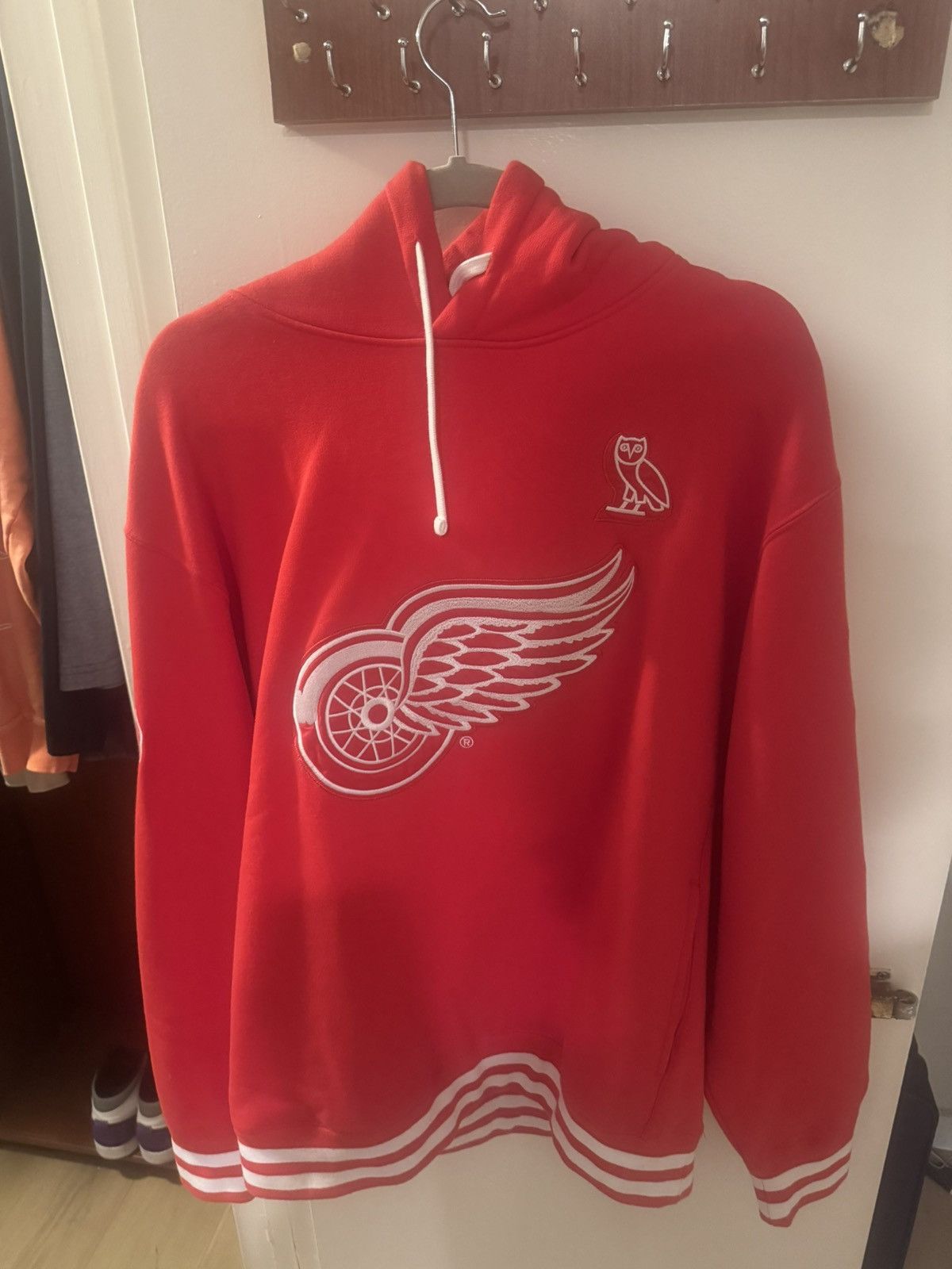 NHL × October's Very Own OVO X NHL Detroit Red Wings Hoodie Size US XL / EU 56 / 4 - 2 Thumbnail