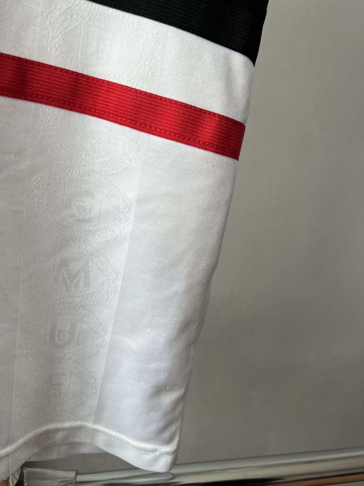 Umbro 1997/98 MANCHESTER UNITED #7 BECKHAM SOCCER JERSEY 10/11 YR Size US XXS / EU 40 - 8 Thumbnail