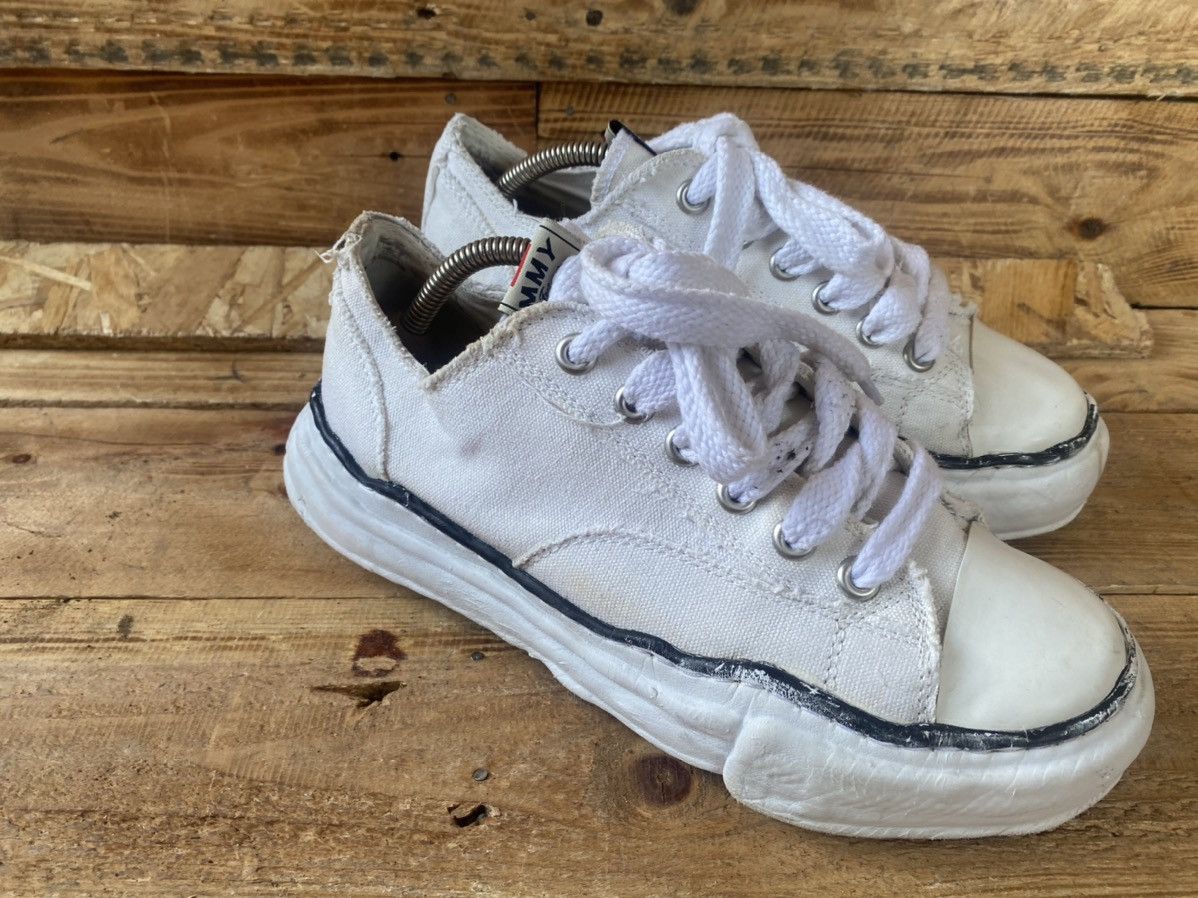 Maison MIHARA YASUHIRO Maison mihara yasuhiro white low-too canvas sneakers sz 41 Size US 8 / EU 41 - 10 Thumbnail