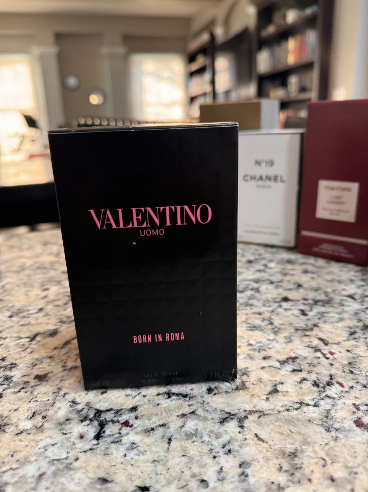 Designer × Valentino Valentino born in Roma Size ONE SIZE - 1 Thumbnail
