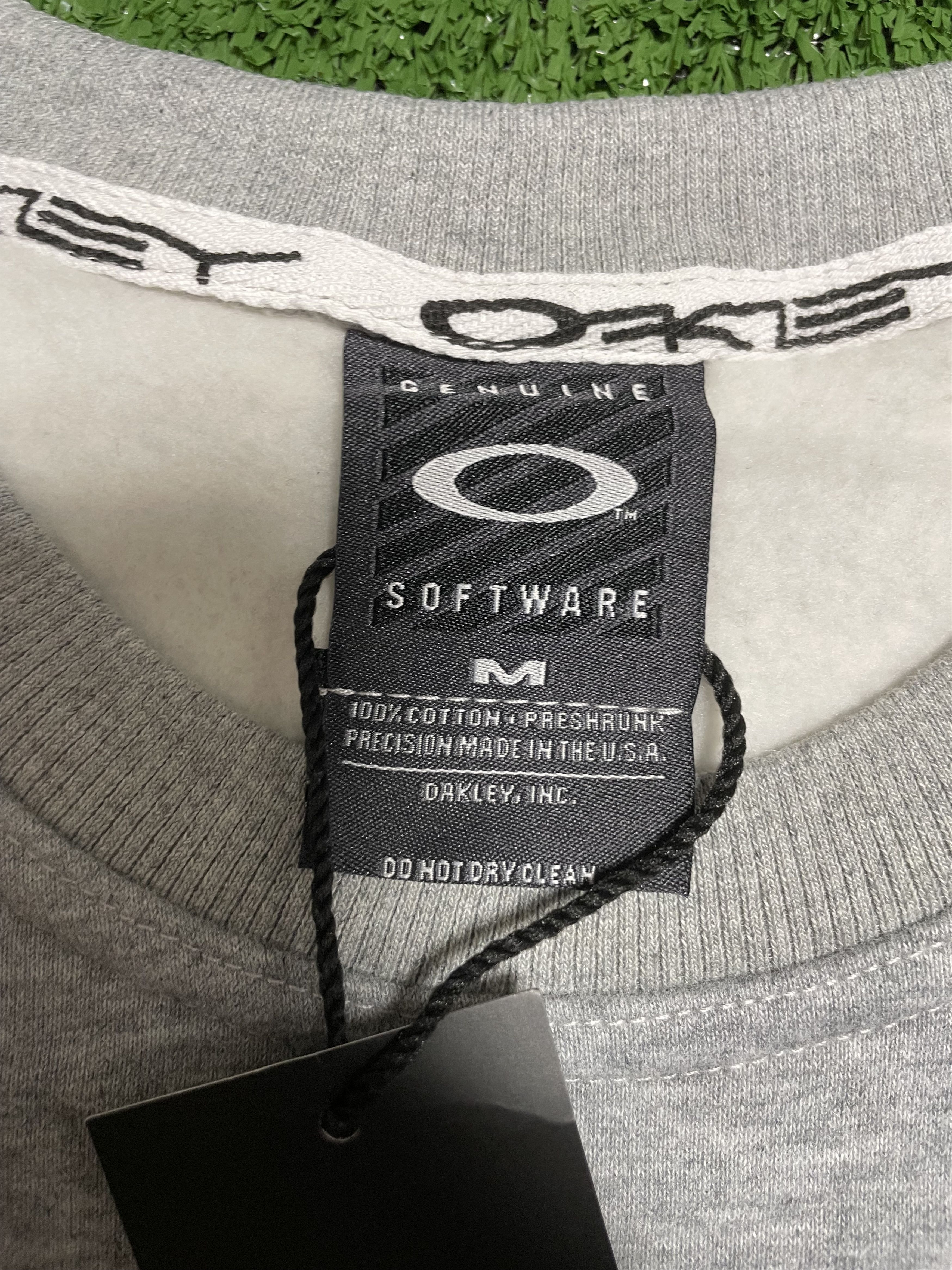 Oakley NWT Oakley Men's Medium Grey Crewneck Sweatshirt Large Back Size US M / EU 48-50 / 2 - 6 Thumbnail