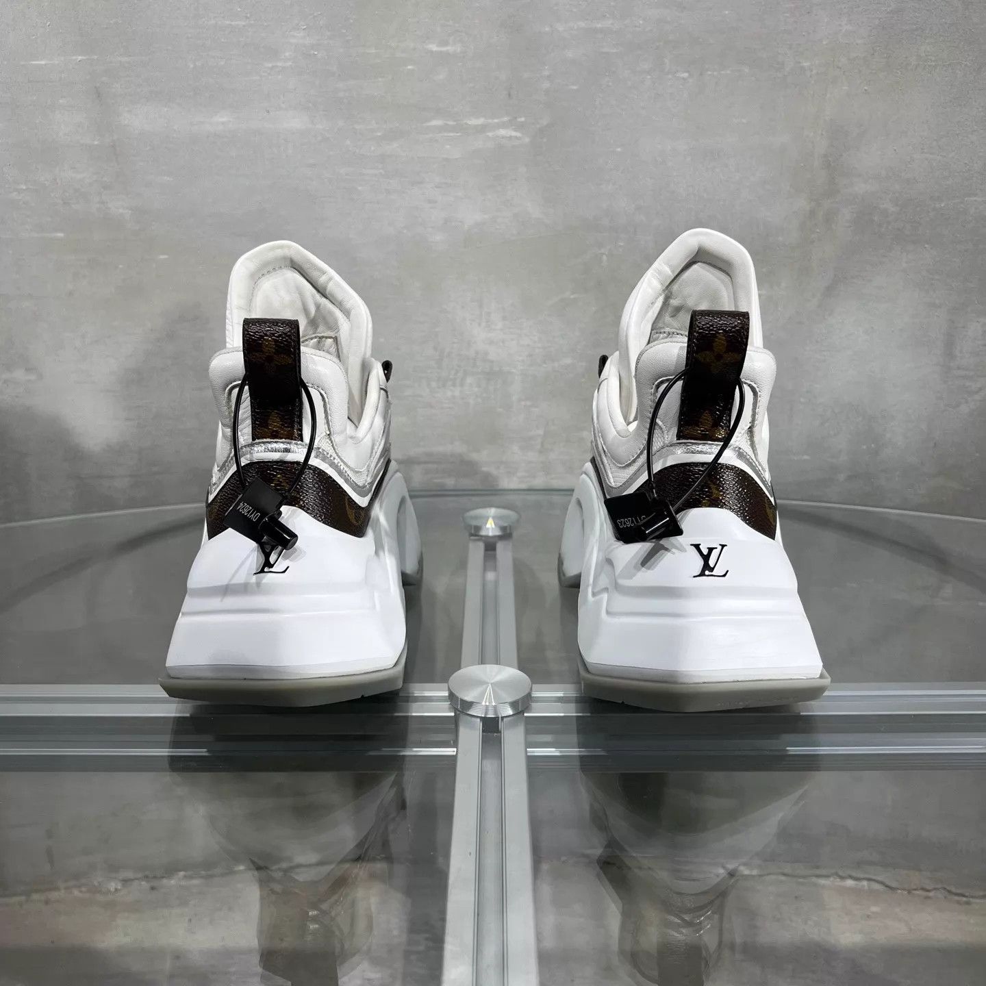 Louis Vuitton LOUIS VUITTON Archlight 2.0 White Brown EUR 35 Size US 4.5 / IT 34.5 - 6 Thumbnail
