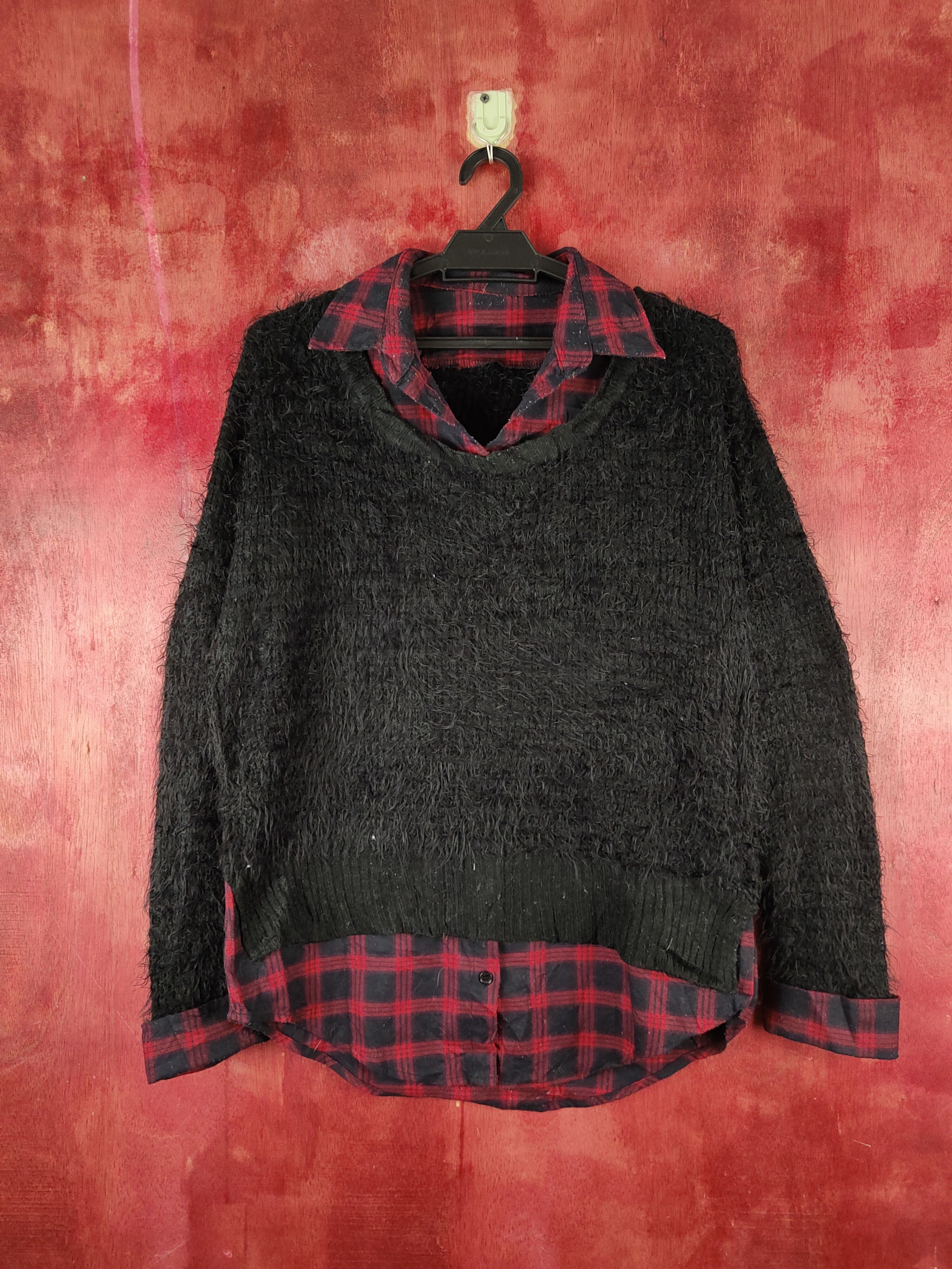 Vintage Japanese Brand Black Red Fur Mohair Knitwear #S2184 Size L / US 10 / IT 46 - 1 Thumbnail