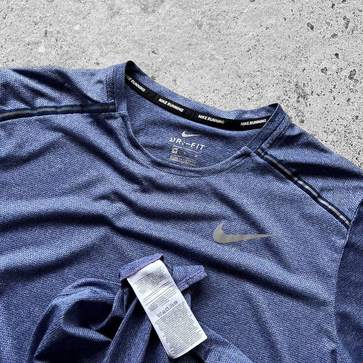 Nike Nike Running Mens Dri-FIT Blue Sport T-Shirt Swoosh Size US M / EU 48-50 / 2 - 4 Thumbnail
