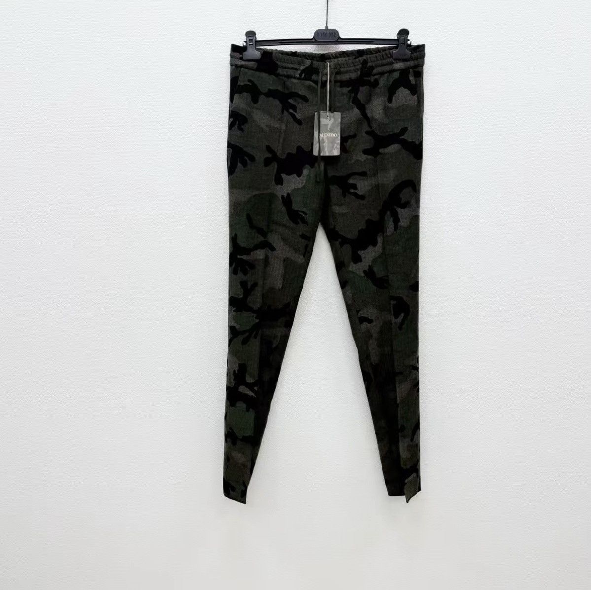 Valentino Black Camouflage Casual Pants Size 36 Size US 36 / EU 52 - 1 Thumbnail