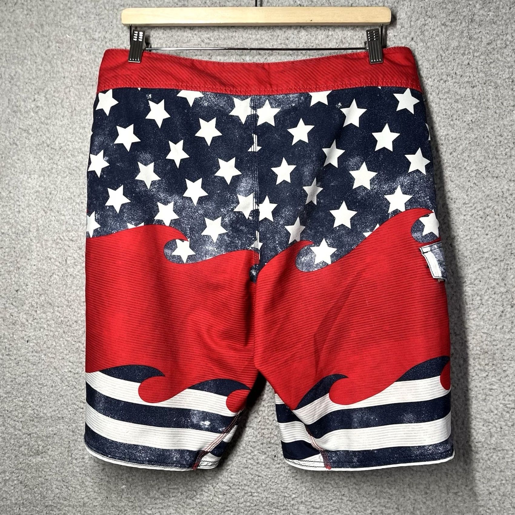 Billabong Billabong Board Shorts Mens 34 Red White Blue USA American Flag Surf Swim Trunks Size US 34 / EU 50 - 5 Thumbnail