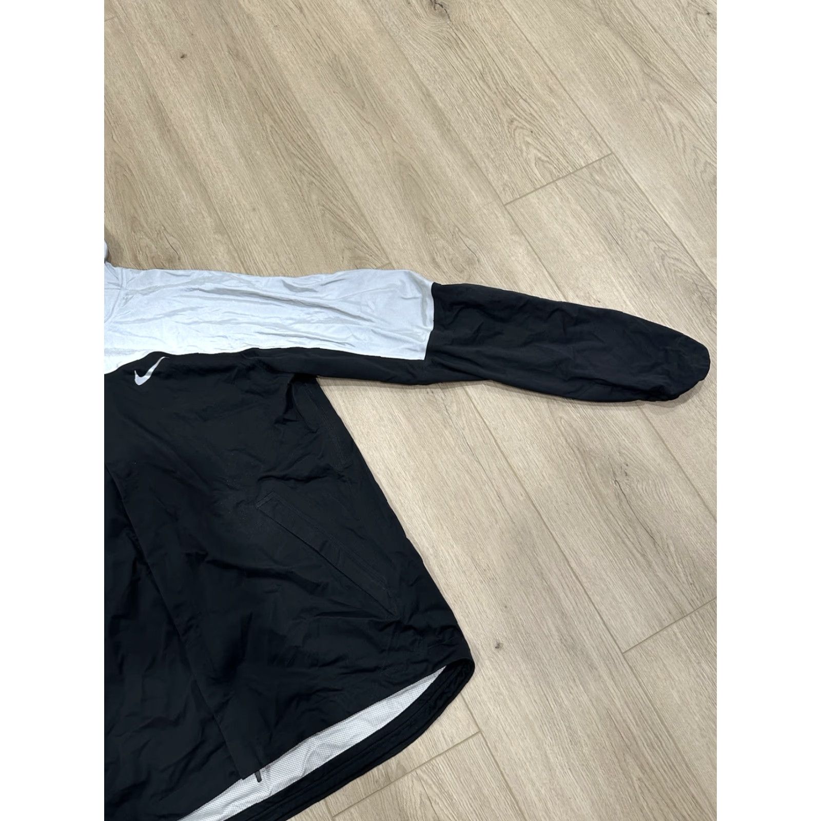 Nike Nike Shield Flash Jacket Men M Running Silver Black Windbreaker Nike Flash Jacket Mens M Activewear Sports Shirt? Size US M / EU 48-50 / 2 - 2 Thumbnail