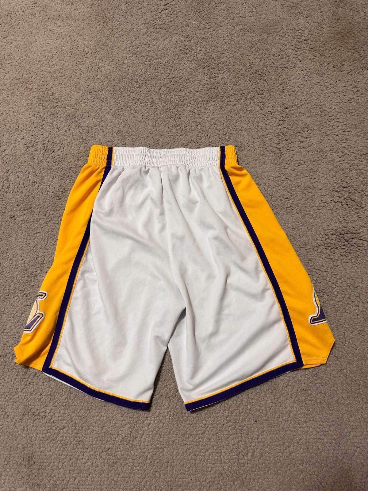 Adidas Adidas NBA x ‘Los Angeles Lakers’ Swingman Basketball Shorts Size US 32 / EU 48 - 6 Thumbnail