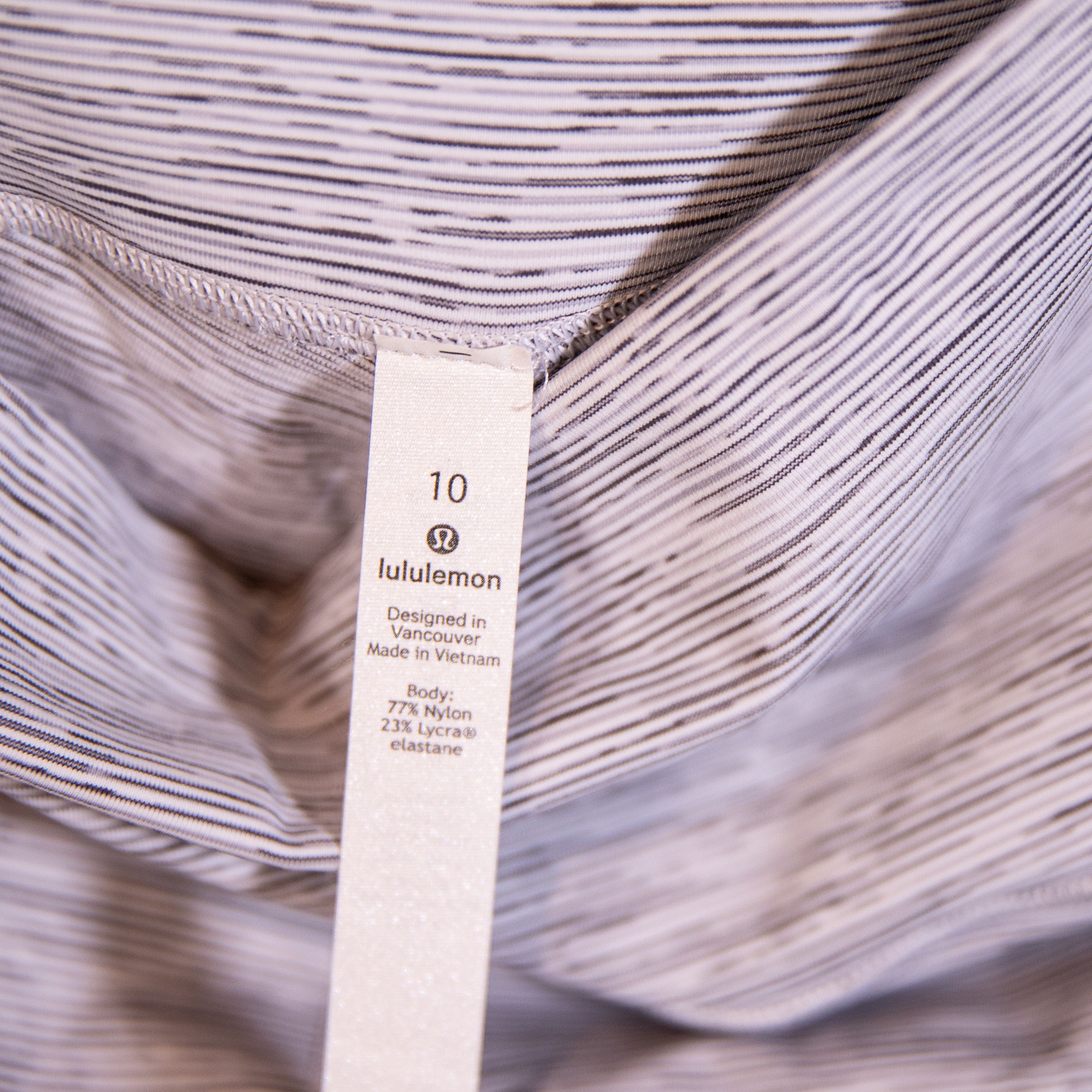 Lululemon Lululemon Wunder Under Crop Hi-Rise Full Size 32" / US 10 / IT 46 - 2 Thumbnail