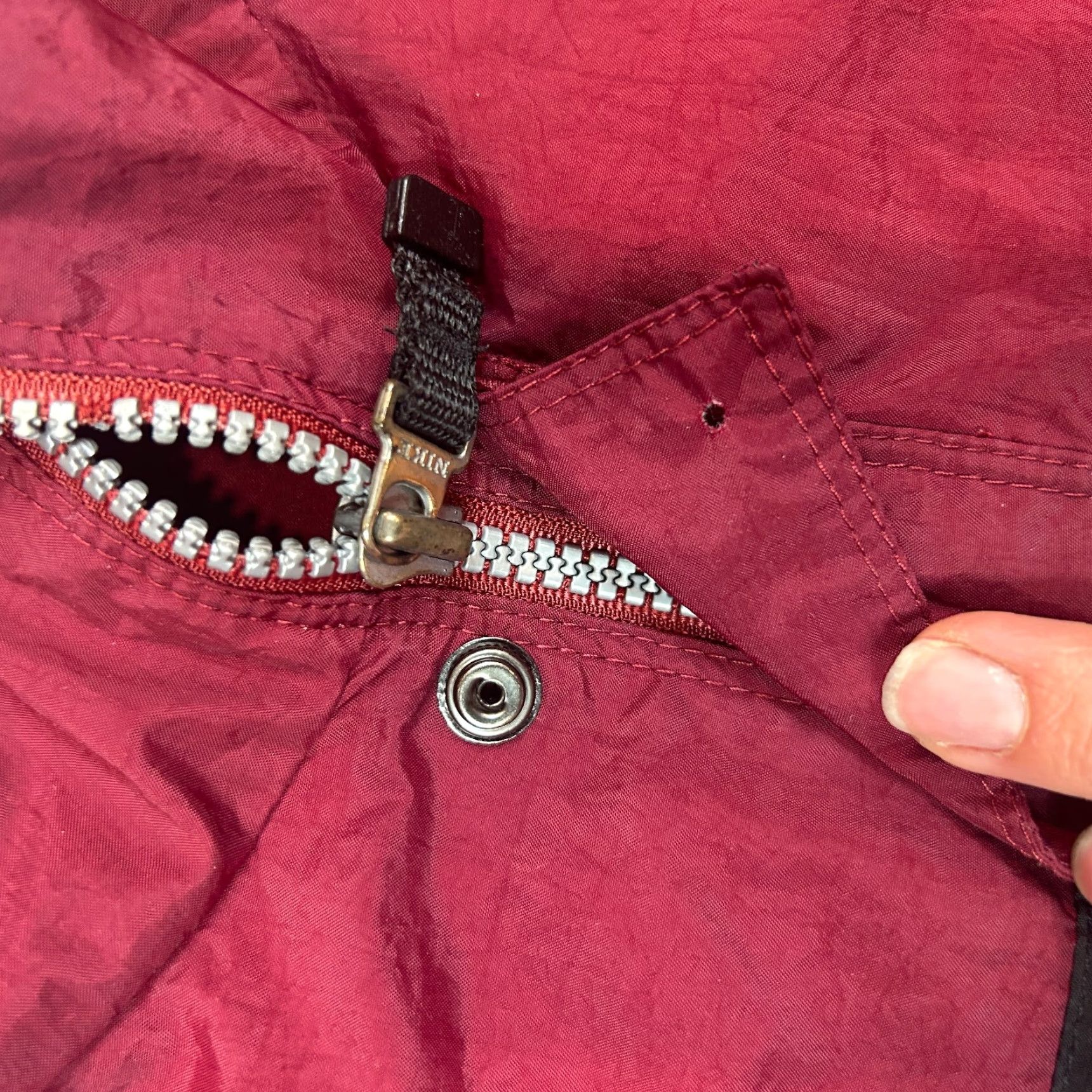 Nike VINTAGE Nike Jacket Windbreaker Swoosh Back Hit Size L Red Black White Logo Embroidered 90s Classic Sports USA Mens Size US L / EU 52-54 / 3 - 3 Thumbnail