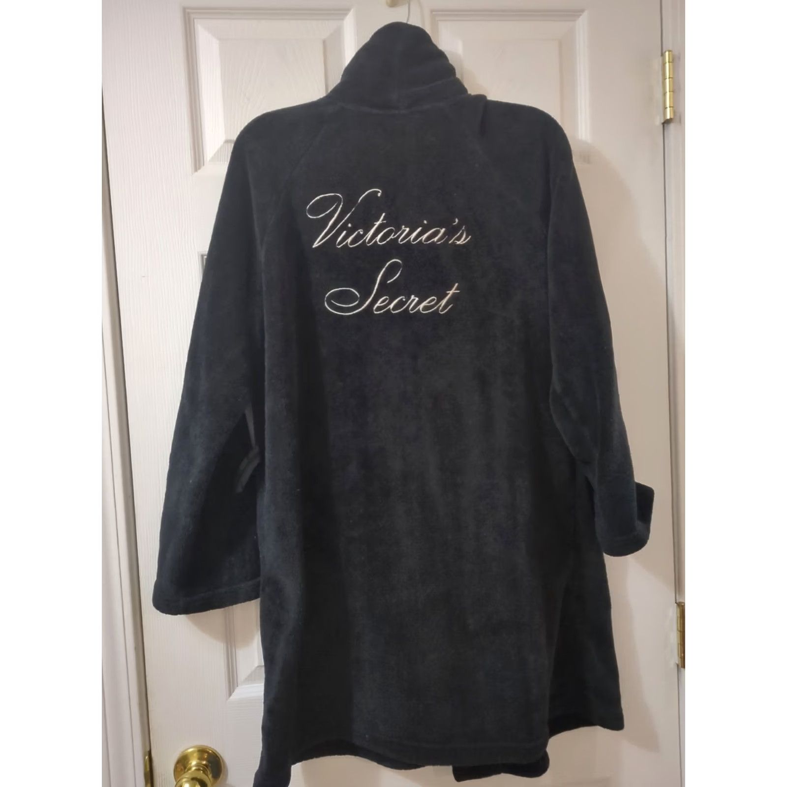 Victoria's Secret Victoria's Secret Robe Black Plush Short Cozy Kimono Bath Logo M/L Belted, Long Sleeve, Fleece, Embroidered, Regular, Women Size 32" / US 10 / IT 46 - 2 Thumbnail