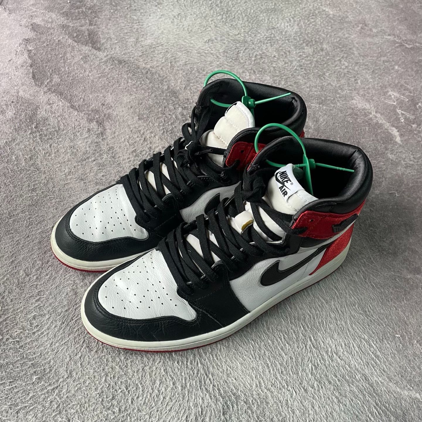 Nike Nike Silk Black Lowtop Sneakers 44.5 Men Size US 11 / EU 44 - 1 Thumbnail