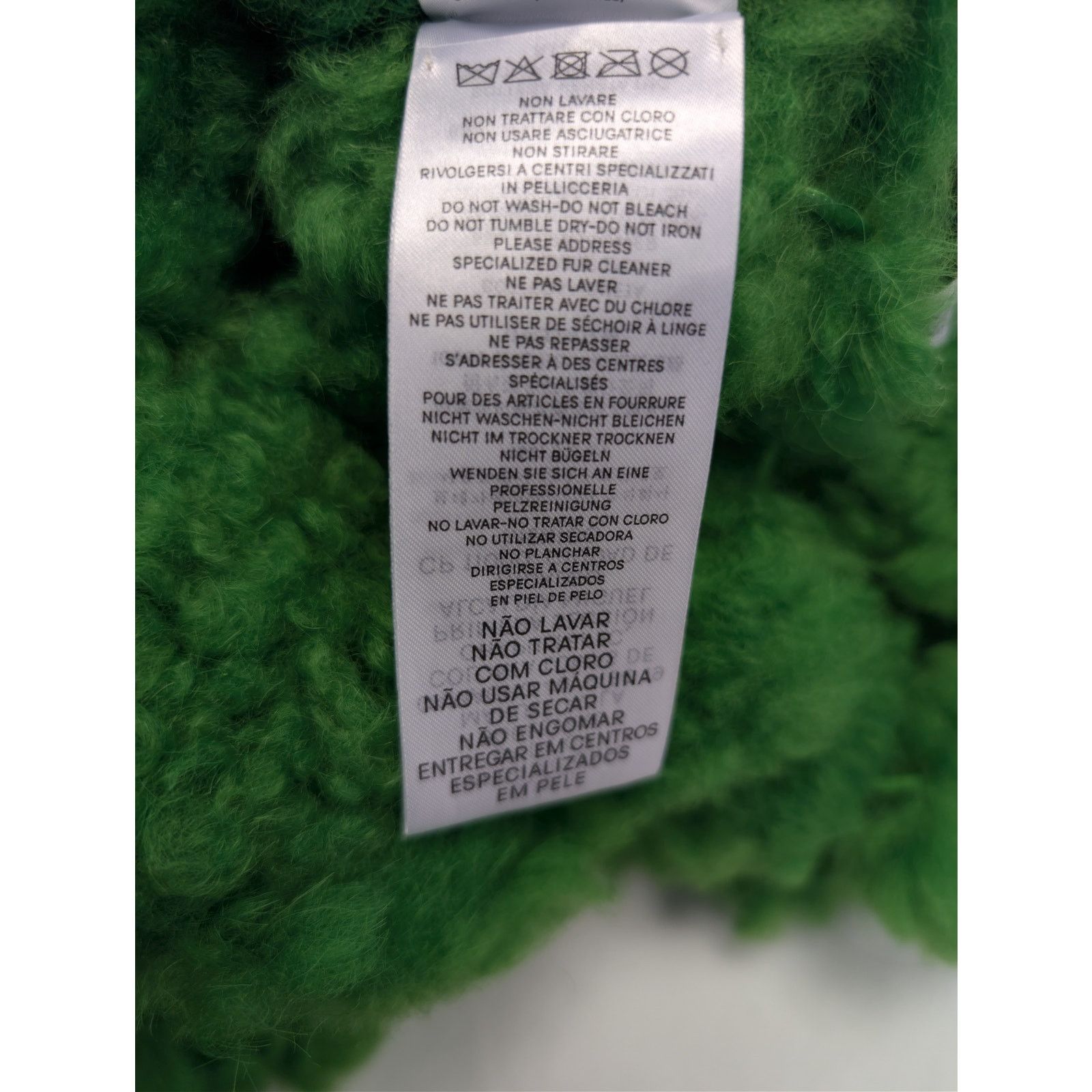 Bottega Veneta o1rshd1 Size: OS / Teddy Shearling Scarf Pompom in Green Size ONE SIZE - 16 Thumbnail