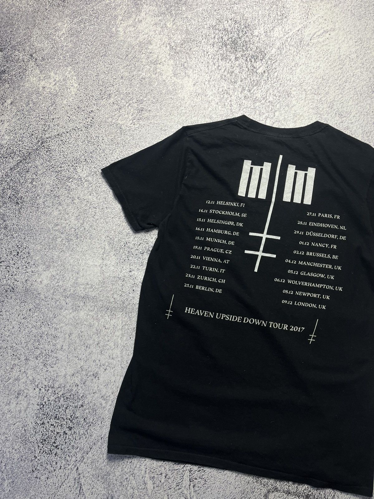 Band Tees Marilyn Manson Heaven Upside Down 2017 Tour T Shirt Size US M / EU 48-50 / 2 - 13 Thumbnail