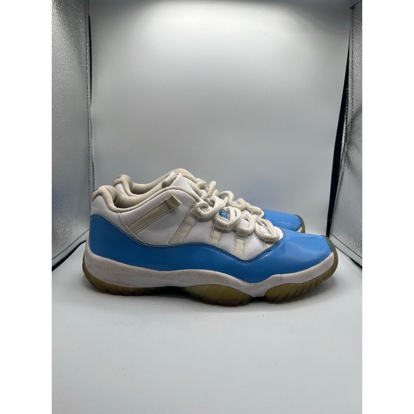 Nike Air Jordan 11 Low “UNC” 2017 used Size US 8.5 / EU 41-42 - 3 Thumbnail
