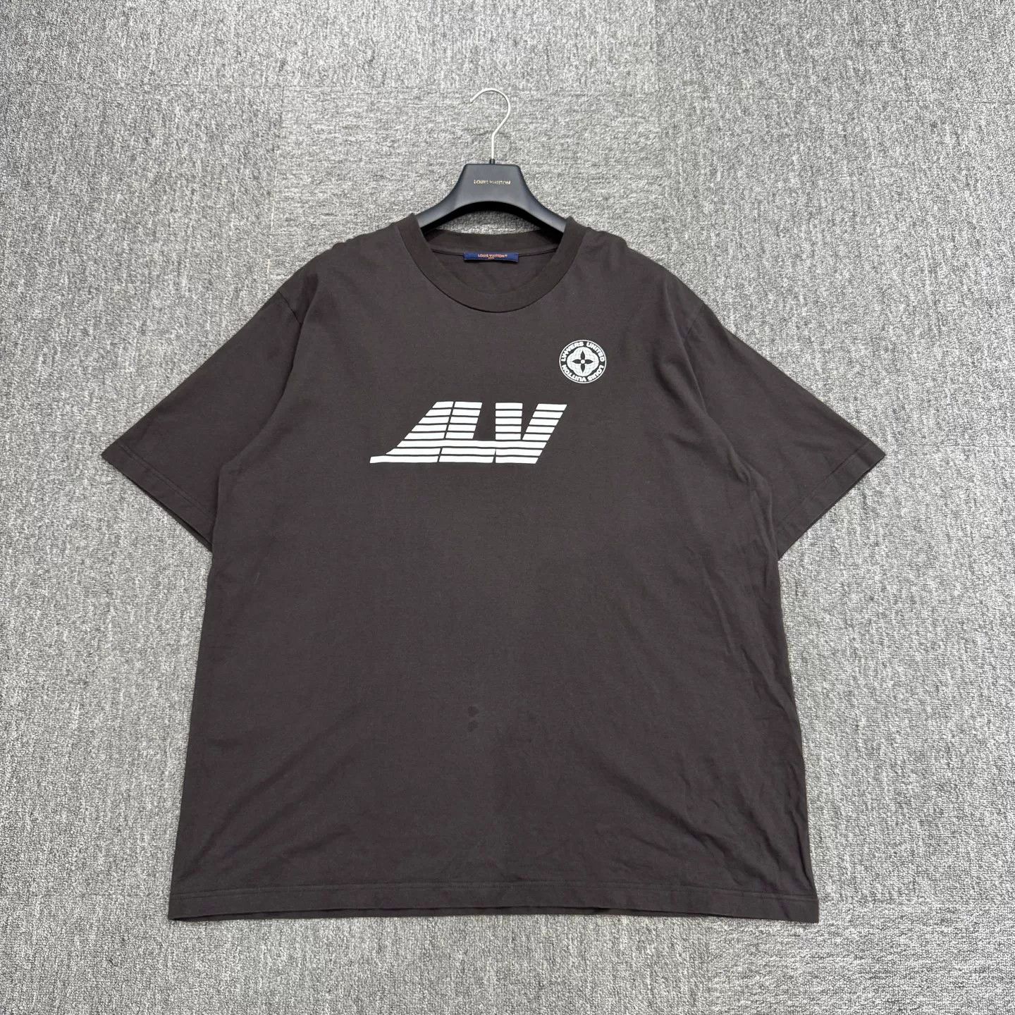 Louis Vuitton Louis Vuitton LV Logo Print T-Shirt Size US XXL / EU 58 / 5 - 1 Thumbnail