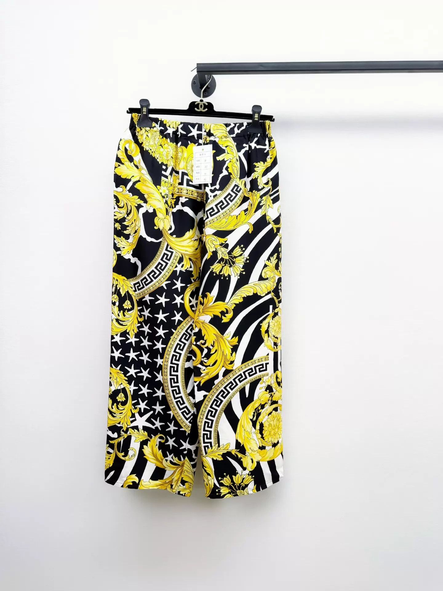 Versace Versace Baroque silk pants 38 women's minor snags Size 26" / US 2 / IT 38 - 1 Thumbnail