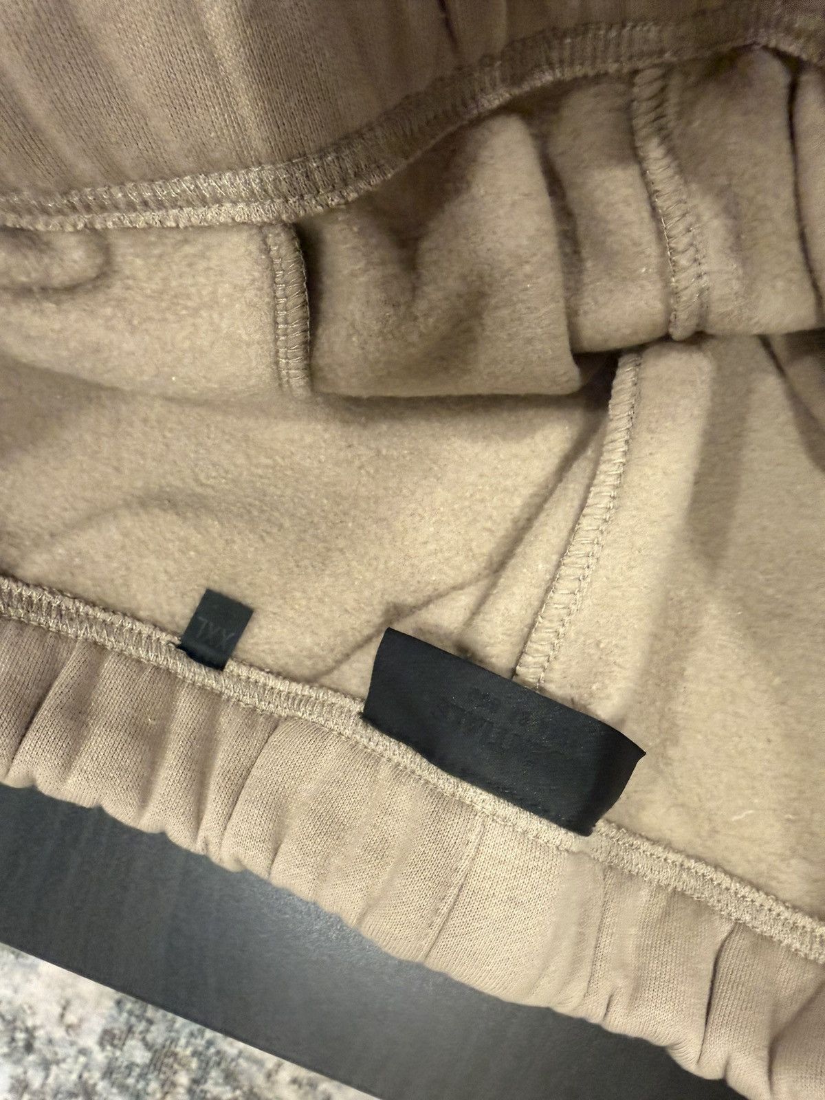 Fear of God Fear of God Essentials Fleece Sweatpants Desert Sand Size US 39 - 7 Thumbnail