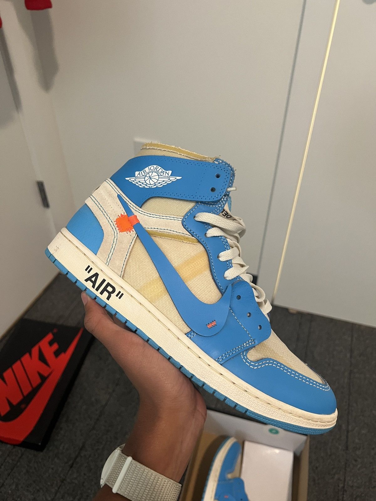 Jordan Brand × Nike × Off-White Air Jordan 1 x Off-White NRG UNC University Blue Size US 11.5 / EU 44-45 - 5 Thumbnail