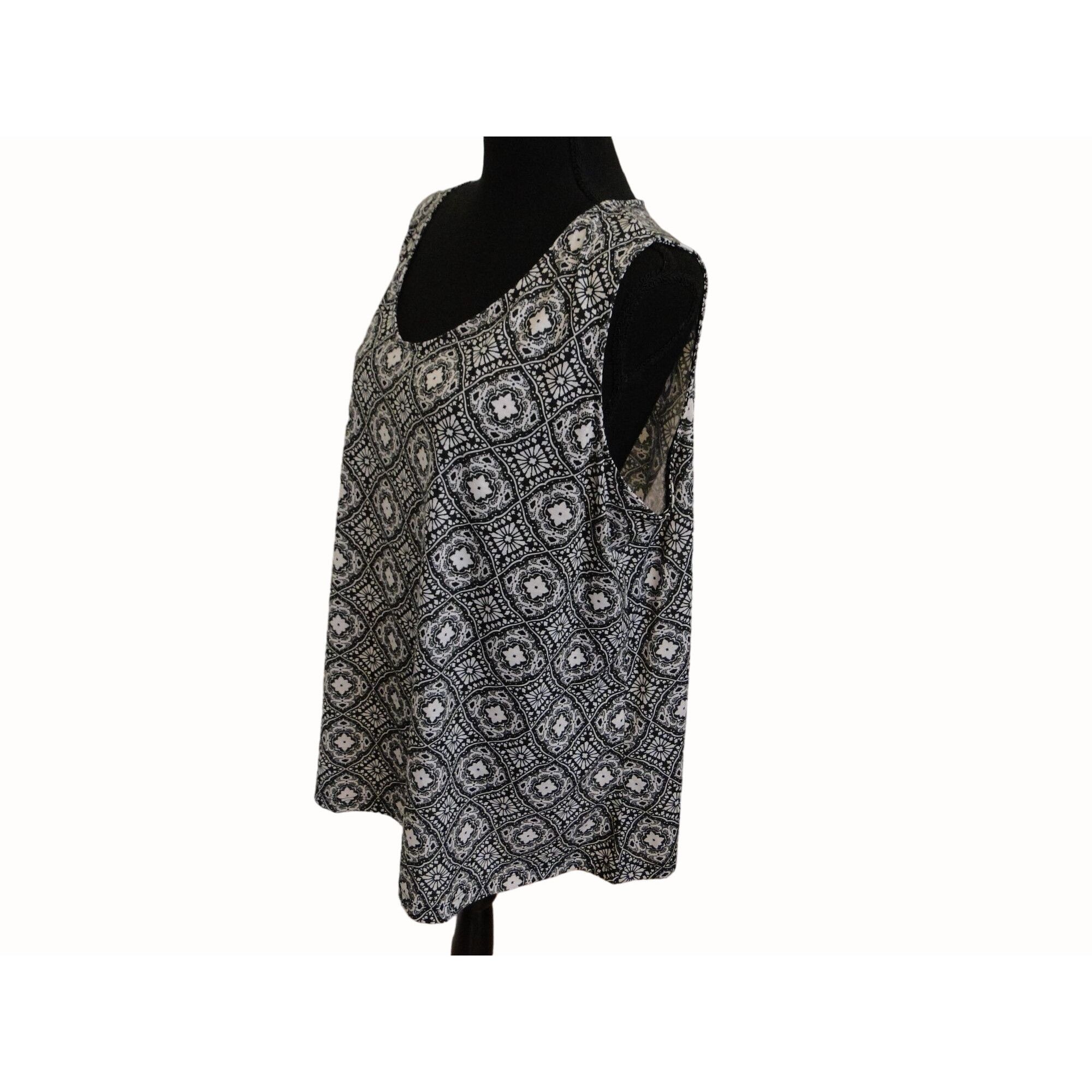Other Catherines Tank Top Womens Petite 1X 18/20P Black White Geom Size XXL / US 16-18 / IT 52-54 - 1 Thumbnail