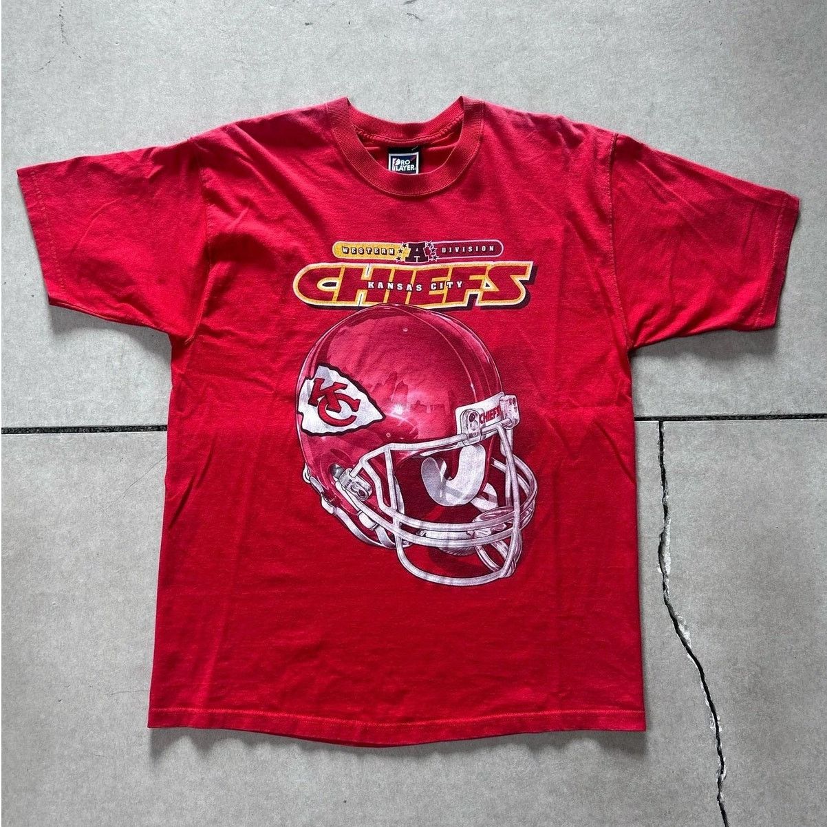 Pro Player Vintage Kansas City Chiefs Pro Player Red Helmet T Shirt -L Size US L / EU 52-54 / 3 - 1 Thumbnail