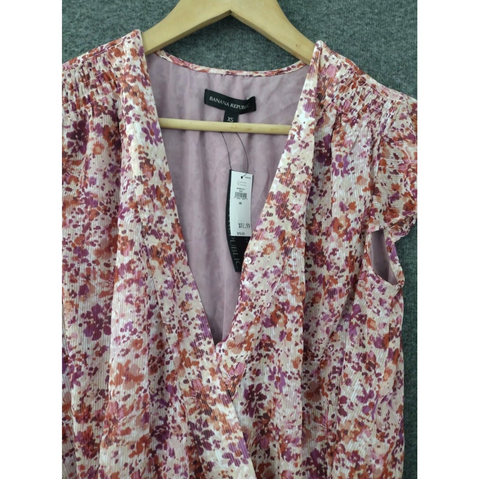 Banana Republic Banana Republic Plunge V-Neck Multicolor Tie Side Cap Sleeves XS Blouse Womens Floral Pattern Lightweight Polyester Blended Fabric Short Sleeve Size ONE SIZE - 3 Thumbnail
