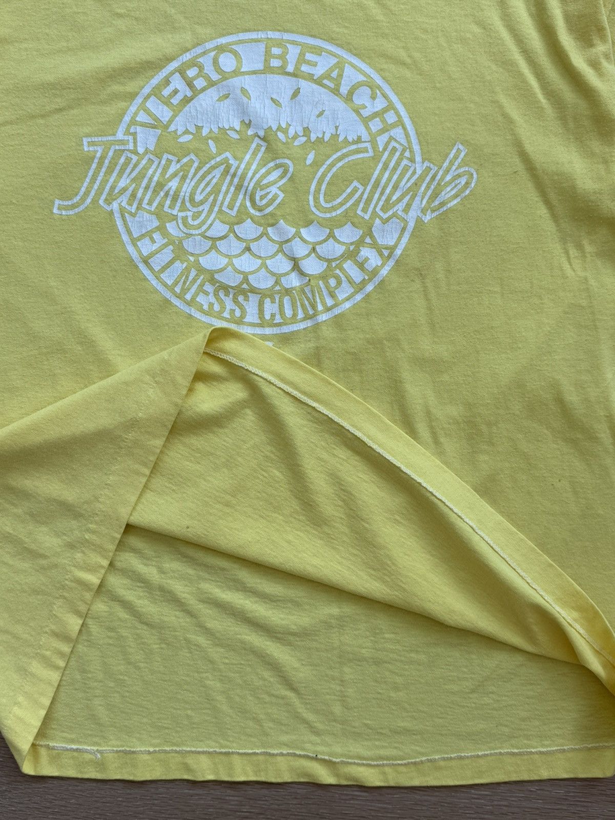 Vintage Vintage Vero Beach Jungle Club Fitness Complex graphic shot Size US XL / EU 56 / 4 - 7 Thumbnail