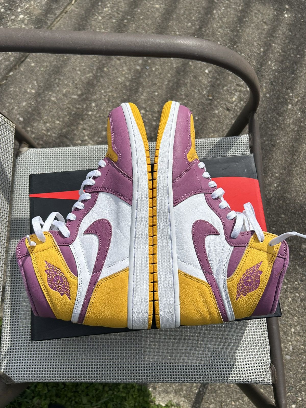 Nike Nike Air Jordan 1 High OG Brotherhood Size 10.5 Size US 10.5 / EU 43-44 - 1 Thumbnail