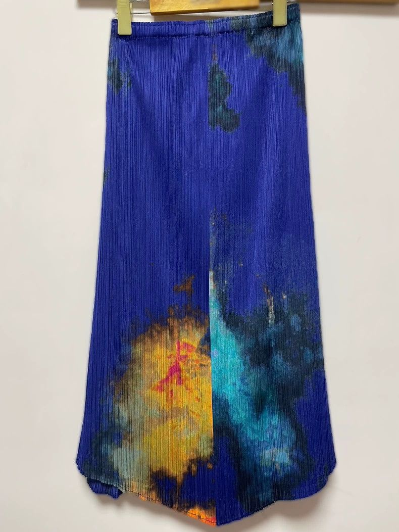 Issey Miyake Issey Miyake A half skirt with a starry blue background Size 25" / US 0 / IT 36 - 2 Thumbnail