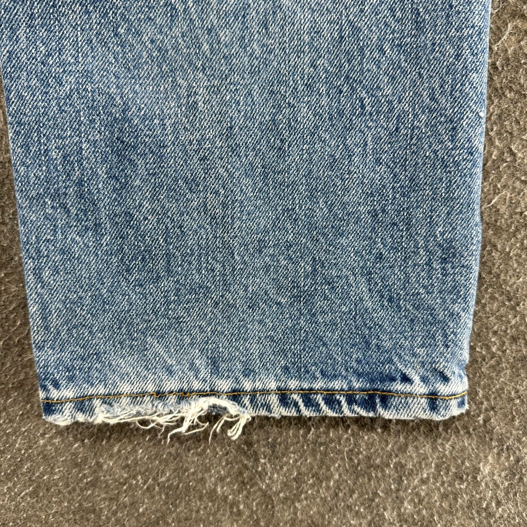 Levi's VINTAGE Levi's 505 Jeans Men 34x30 Blue Regular Straight Medium Wash Distressed 90s Size US 34 / EU 50 - 5 Thumbnail