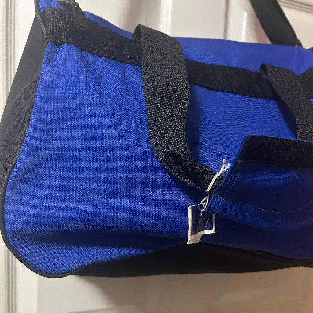 Adidas Adidas duffle gym bag it’s new w tags but the tag is torn Size ONE SIZE - 3 Thumbnail