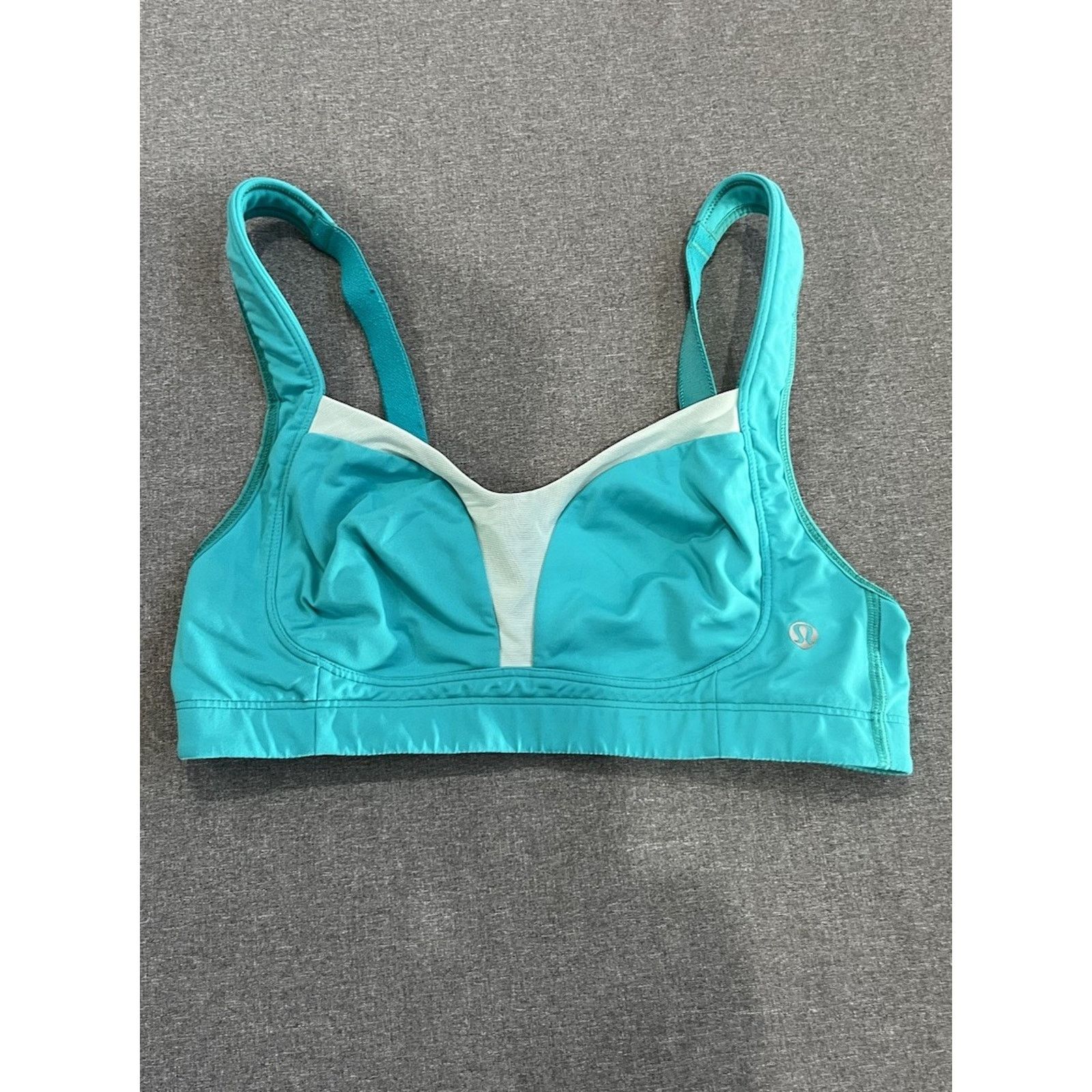 Lululemon Lululemon Ta Ta Tamer Sports Bra Size 32C Full Coverage Teal Size ONE SIZE - 1 Thumbnail