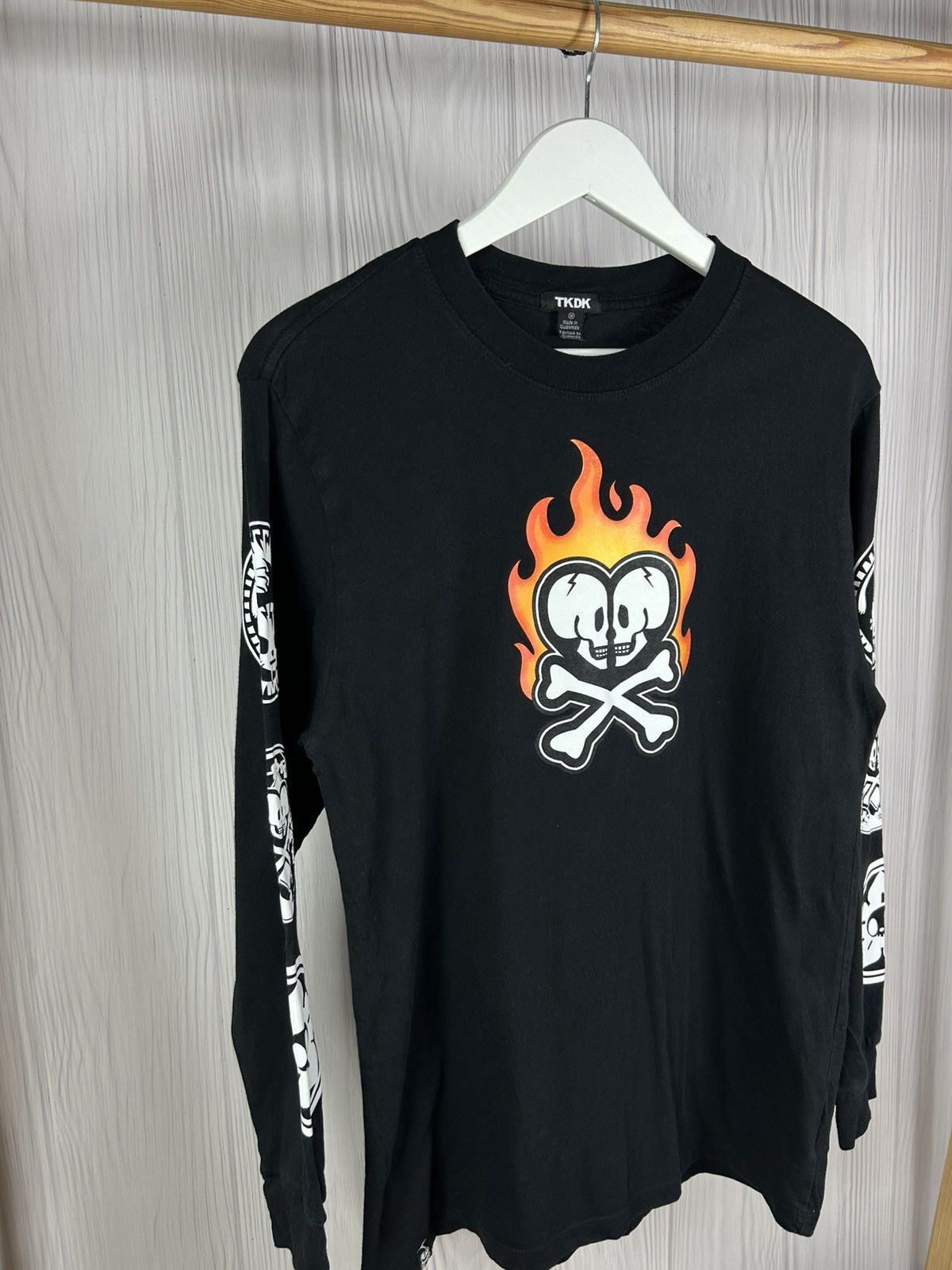 tokidoki TKDK Tokidoki Skull & Bones Flame Graphic Longsleeve Size M Size US M / EU 48-50 / 2 - 3 Thumbnail