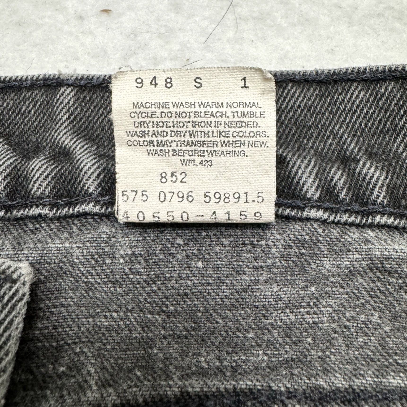 Levi's VINTAGE 90s LEVI'S 505 Mens Jeans 33X36 Black Made in the USA Denim Straight 1996 Size US 33 - 6 Thumbnail
