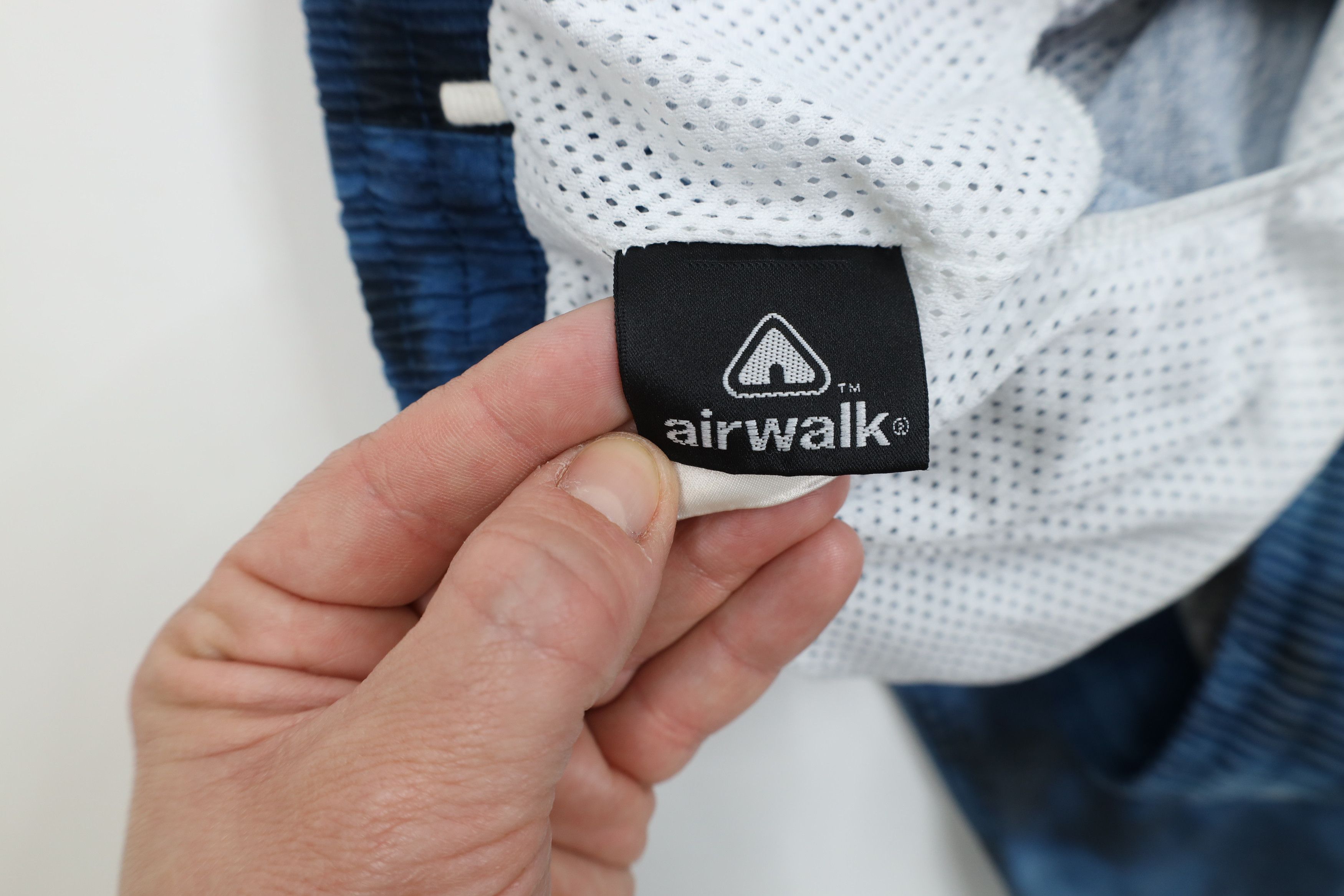 Airwalk Vintage 90s Airwalk Skateboarding Acid Wash Lined Shorts Size US 34 / EU 50 - 8 Thumbnail