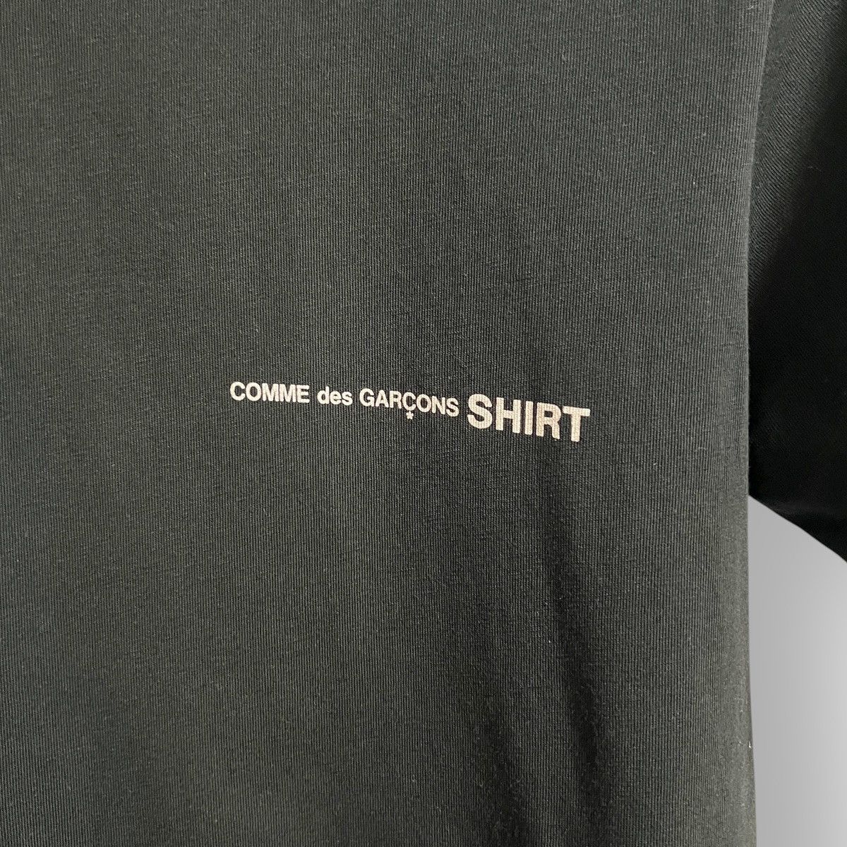 Comme des Garcons SHIRT ARCHIVAL! 2010s Comme Des Garçons Shirt Side Logo Tee (M) Size US M / EU 48-50 / 2 - 3 Thumbnail