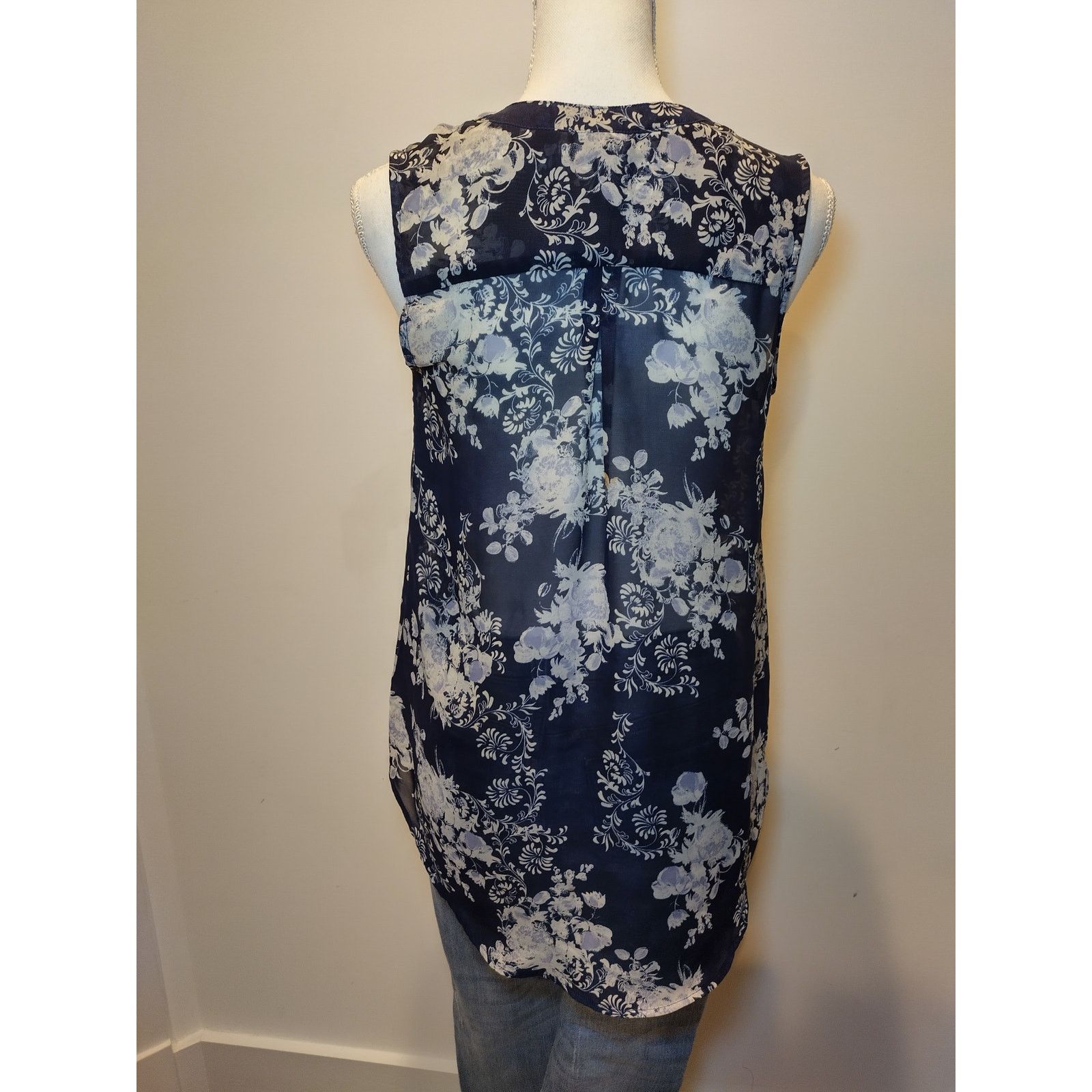 Aeropostale Aeropostale Women Floral Blouse Sleeveless Button Blue Med Size M / US 6-8 / IT 42-44 - 2 Thumbnail