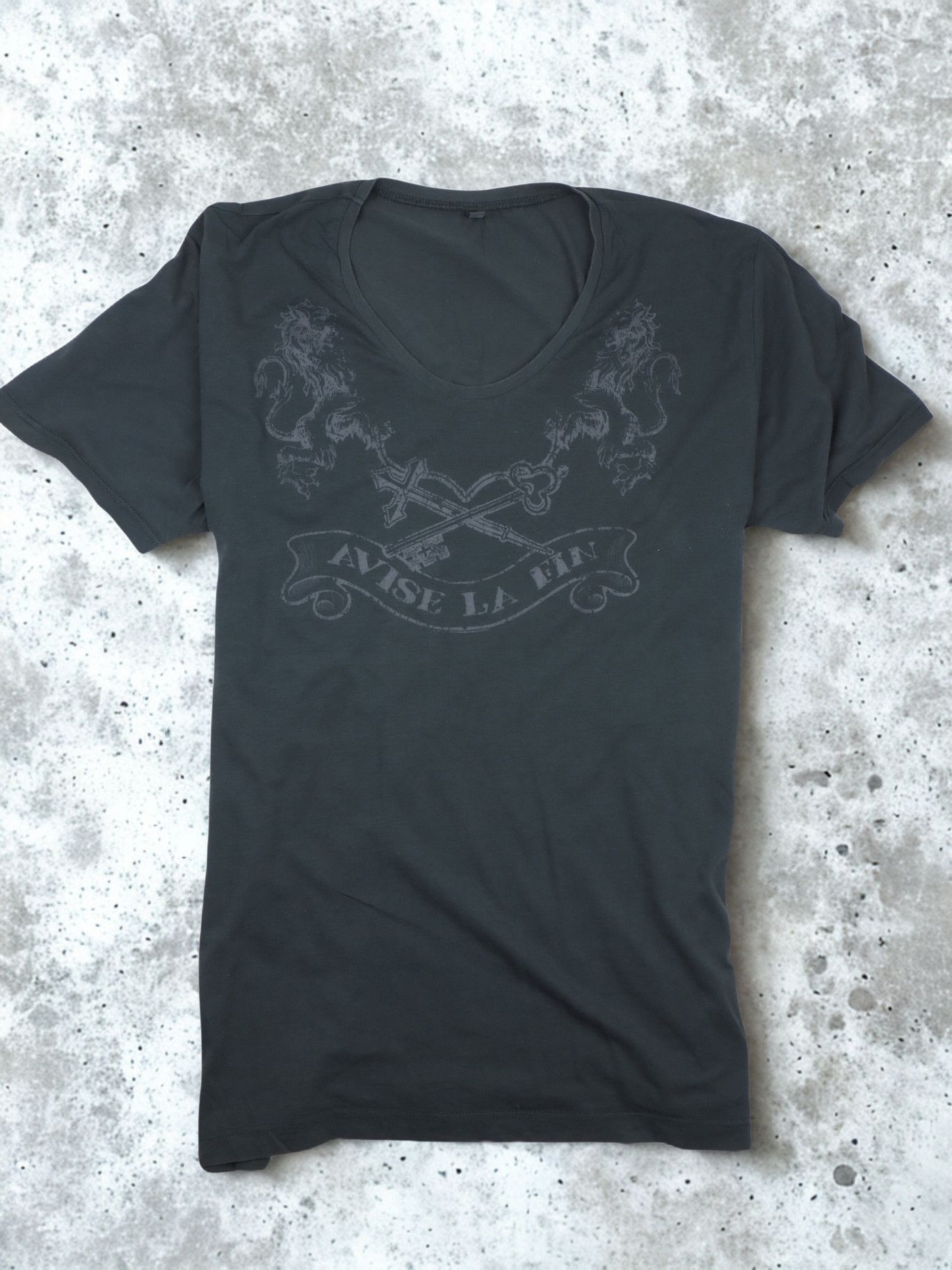 Band Tees Avise La Fin T-Shirt James Cassells Asking Alexandria Grey Size US L / EU 52-54 / 3 - 1 Thumbnail