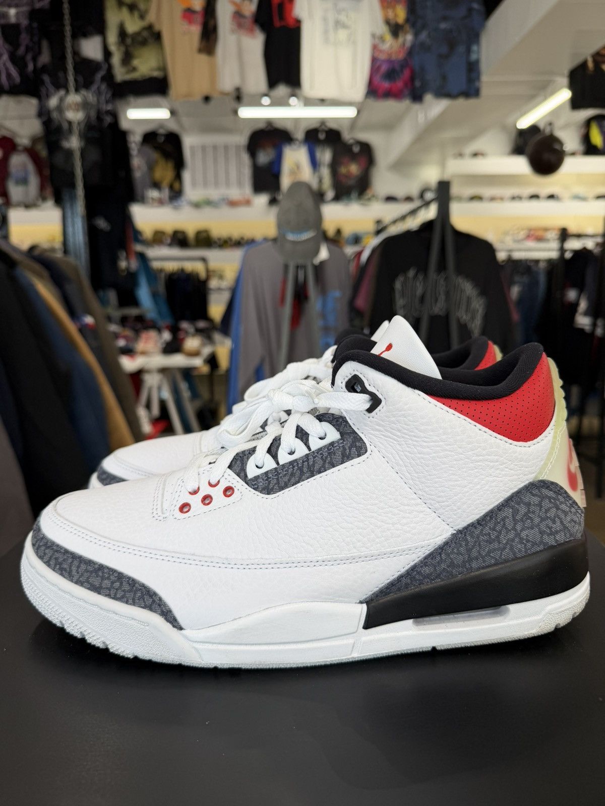 Jordan Brand Air Jordan 3 Fire Red Denim Size 10.5 (2020) Size US 10.5 / EU 43-44 - 7 Thumbnail
