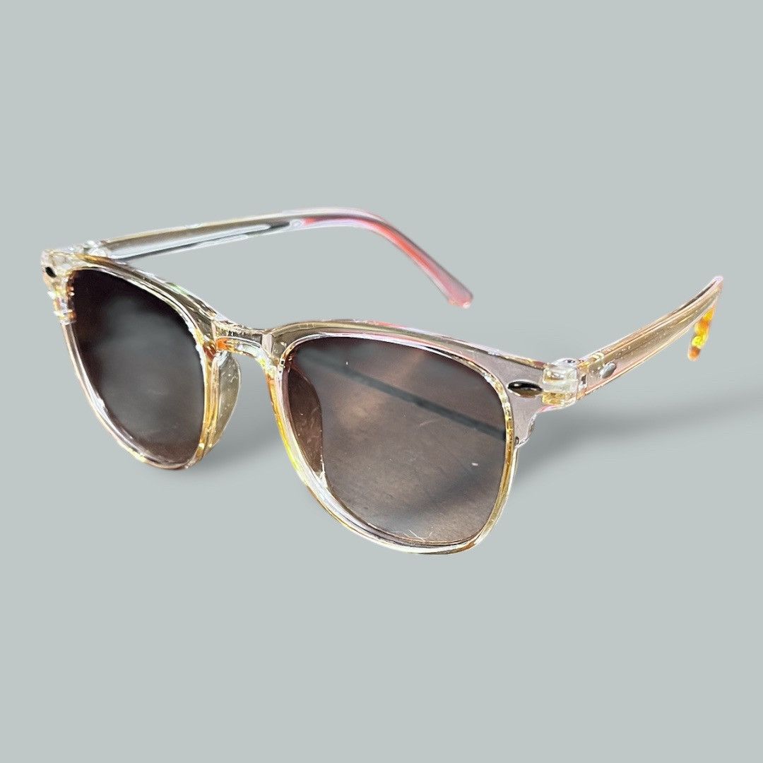 Authentic Coach sunglasses with original outfit
