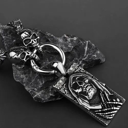 Japanese Brand Carved Stereo Card Skull Necklace Size ONE SIZE - 3 Thumbnail