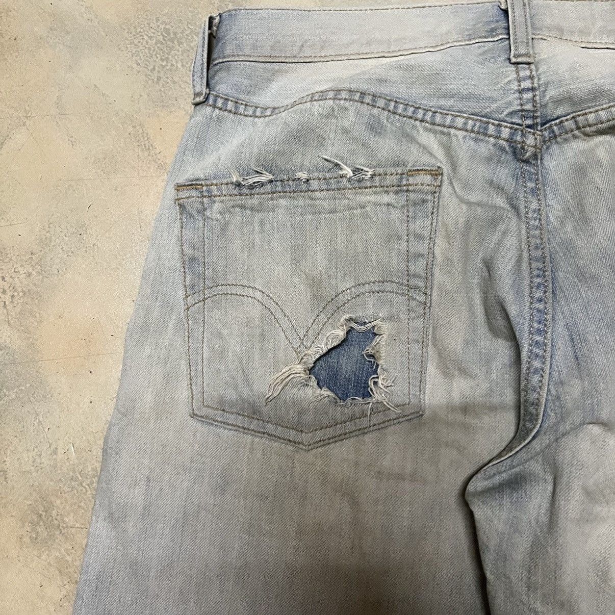 Levi's Vintage Levi’s lot 501 distressed jeans Size US 29 - 21 Thumbnail