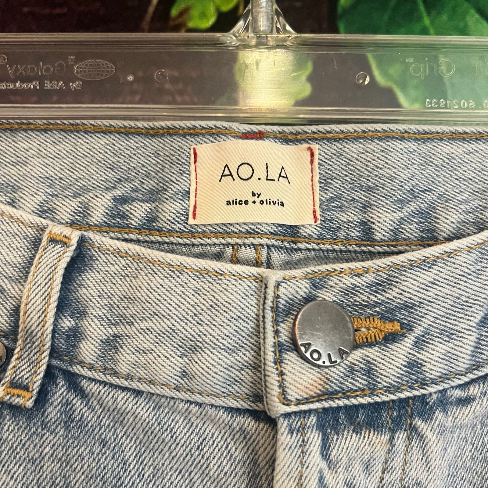 Alice + Olivia AO.LA Alice + Olivia Distressed Straight Leg Jeans 6/28 Blue Size 28" / US 6 / IT 42 - 2 Thumbnail