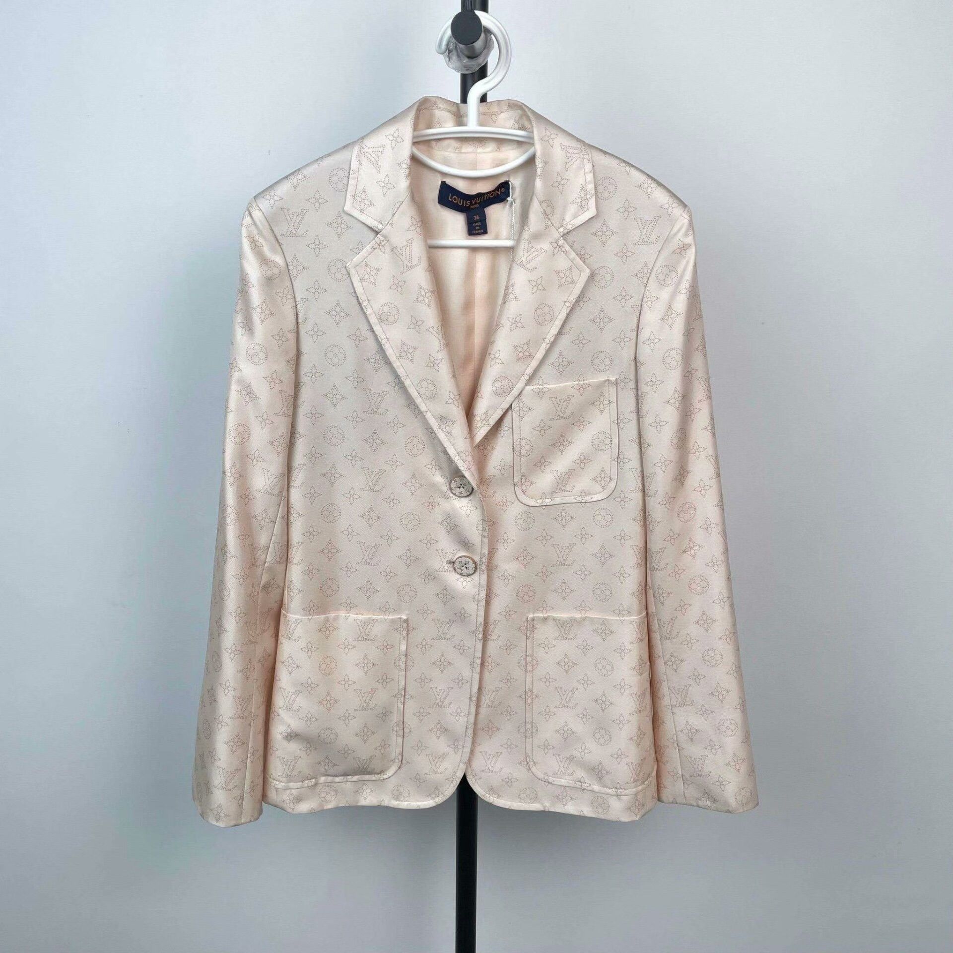 Louis Vuitton Louis Vuitton Silk Pink Suit S Men Size 40R - 1 Thumbnail