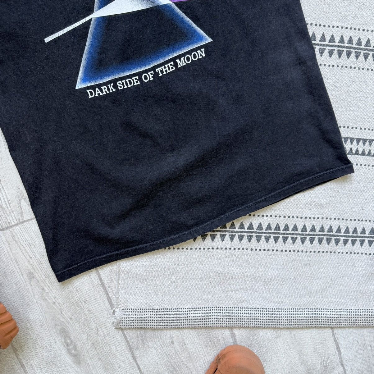 Pink Floyd Vintage 90s Faded Pink Floyd tee Rock Band T-shirt Size US L / EU 52-54 / 3 - 4 Thumbnail