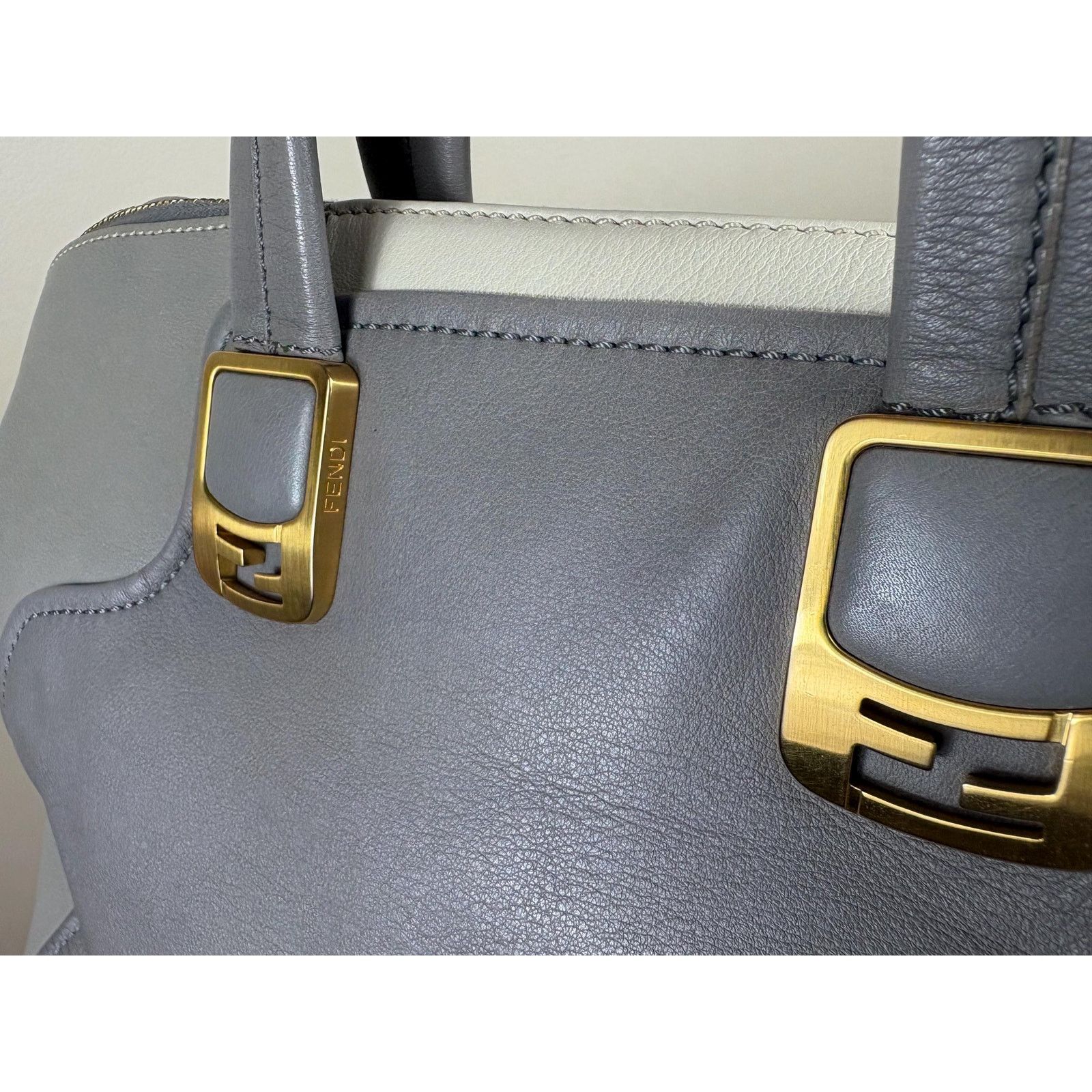 Fendi Authentic Fendi Gray Leather Chameleon Colorblock Shoulder Size ONE SIZE - 8 Thumbnail