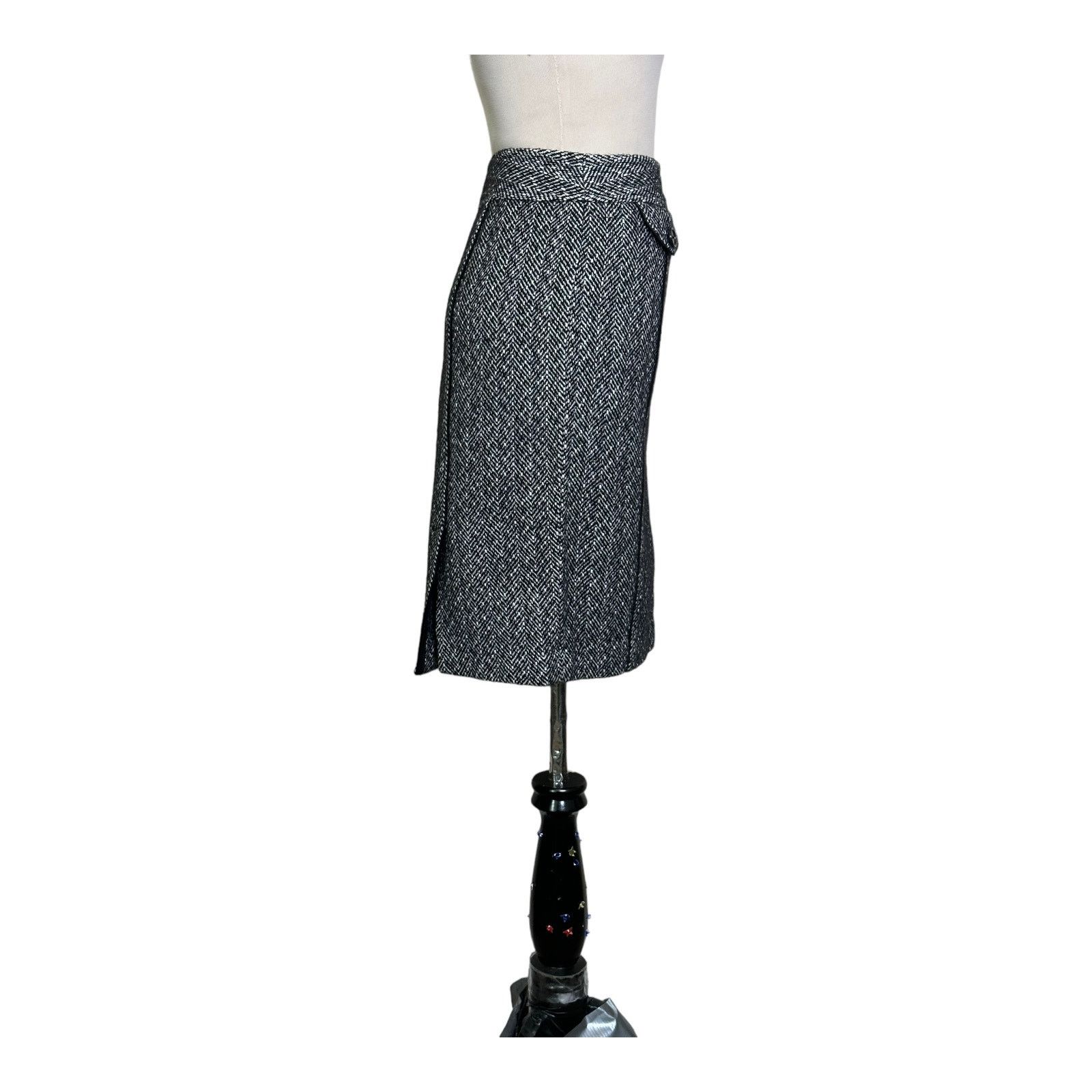 Ann Taylor Ann Taylor two tone chevron knit lined pencil skirt size 8 Size 33" - 10 Thumbnail