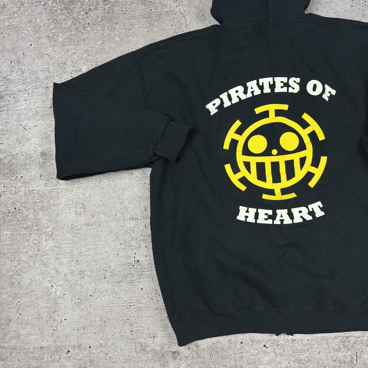 Japanese Brand Vintage One Piece Pirates Heart Zip Hoodie Size US L / EU 52-54 / 3 - 9 Thumbnail